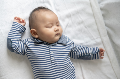 Cara Sederhana Melatih Bayi Tidur Sendiri